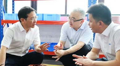 赣州市委书记黄喜忠实地调研赣州雷茨等企业，专题研究装备制造产业高质量发展